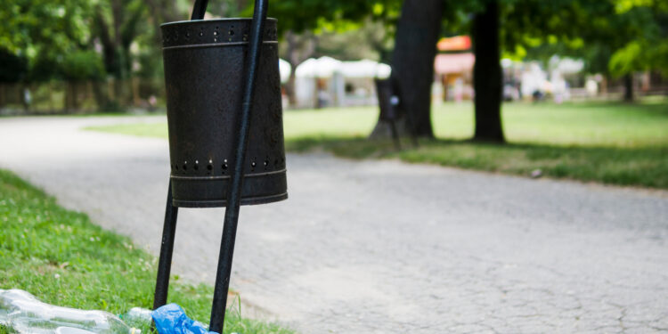 publiczne kosze na smieci